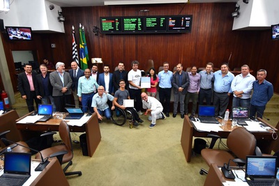 Atleta do PEAMA é homenageado pela Câmara