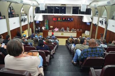 Câmara homenageia professores