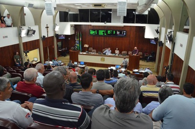 Câmara homenageia professores