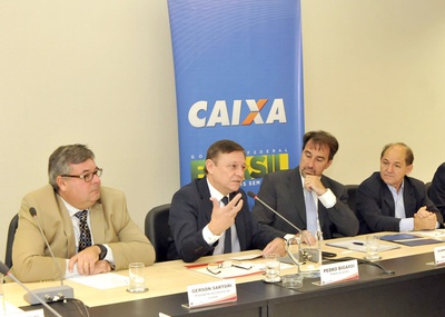 Ministro assina contrato do BRT