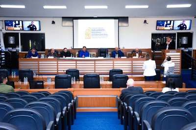 Parlamento Regional debate mobilidade urbana e saúde na CMJ