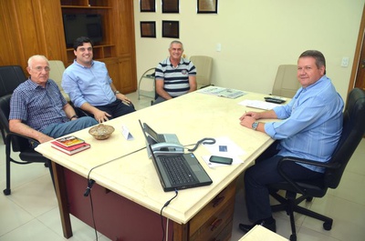 Presidente da Câmara recebe lideranças do PTB de Pedreira