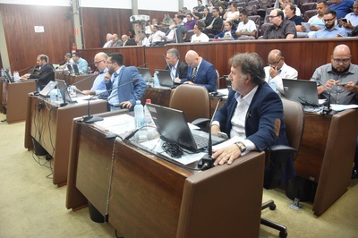 Projeto que regula exposição de alimentos ultraprocessados é arquivado