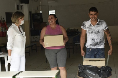 Segunda entrega do kit alimentação é realizada nas EMEBs