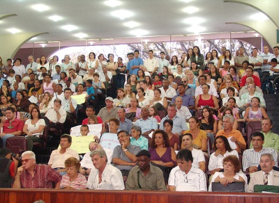 Sessão extraordinária lota plenário da Câmara