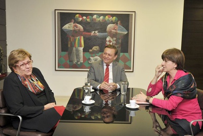 Marilena Negro e Rita de Cássia Augarten com o prefeito Pedro Bigardi Marilena Negro e Rita de Cássia Augarten com o prefeito Pedro Bigardi