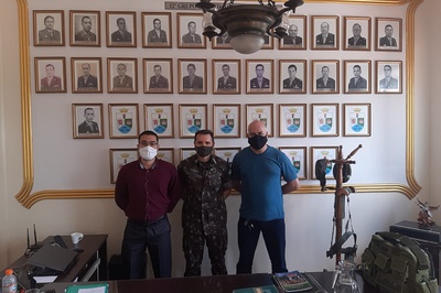 Vereadores Faouaz e Rogério visitam 12º GAC para boas-vindas ao novo comandante e o convidam para sessão do dia 23