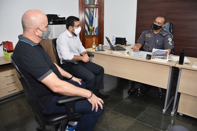 Vereadores se reúnem com o comandante do 49º BPM para discutir a segurança no município 