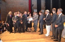 59. Vers. entregam homenagem à esposa do falecido vereador Doca, sra. Heloísa Pereira